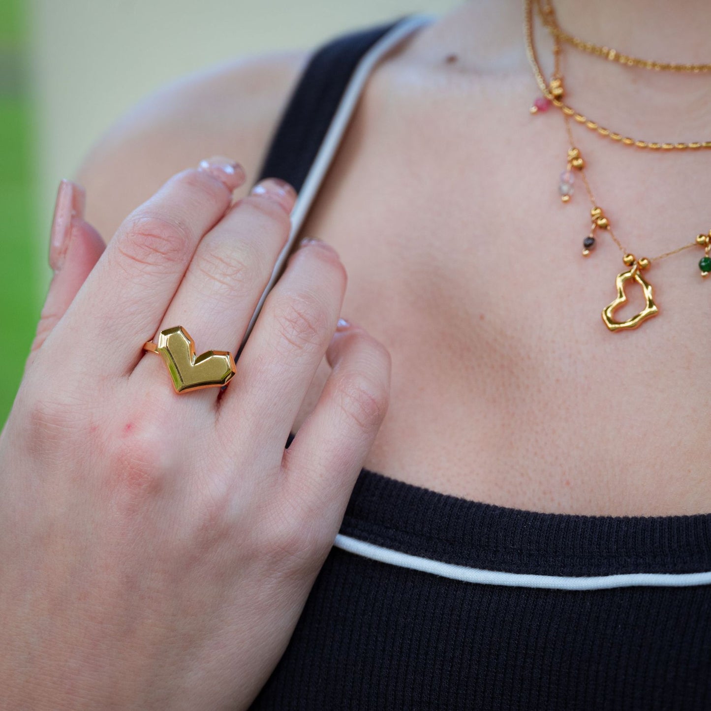 Anillo abierto minimalista de acero inoxidable con forma de corazón y acabado chapado para mujer