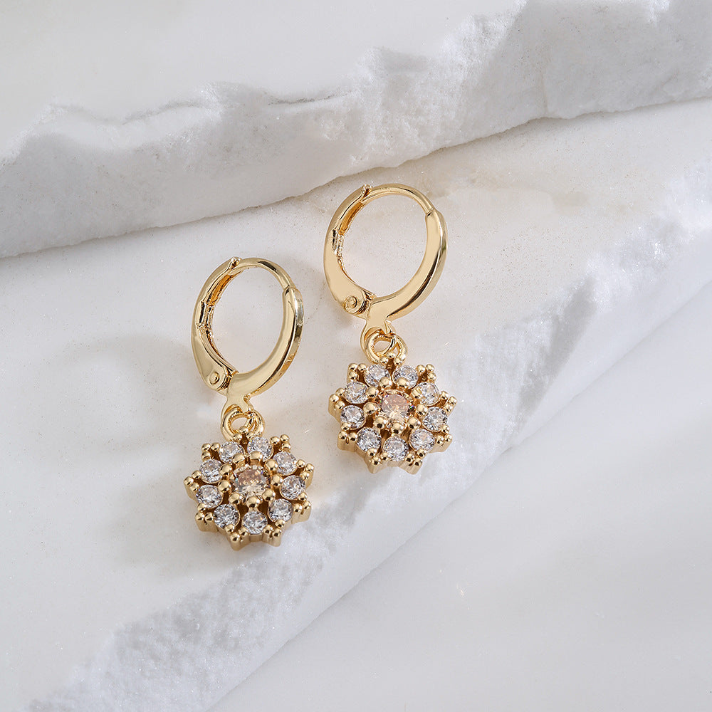 Orecchini pendenti floreali minimalisti da donna in rame con placcatura in oro 18 carati e intarsio di zirconi cubici