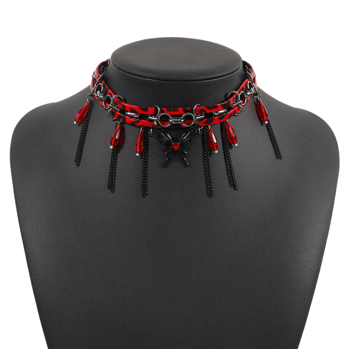Collana choker vintage Y2K in pelle con stampa leopardata rossa, ciondolo a farfalla e dettagli con frange