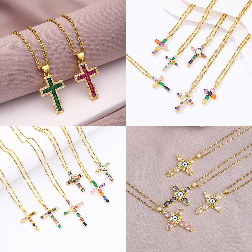 Collana pendente a croce minimalista da donna in rame con placcatura in oro e cristalli di zircone colorati su catena piatta a croce