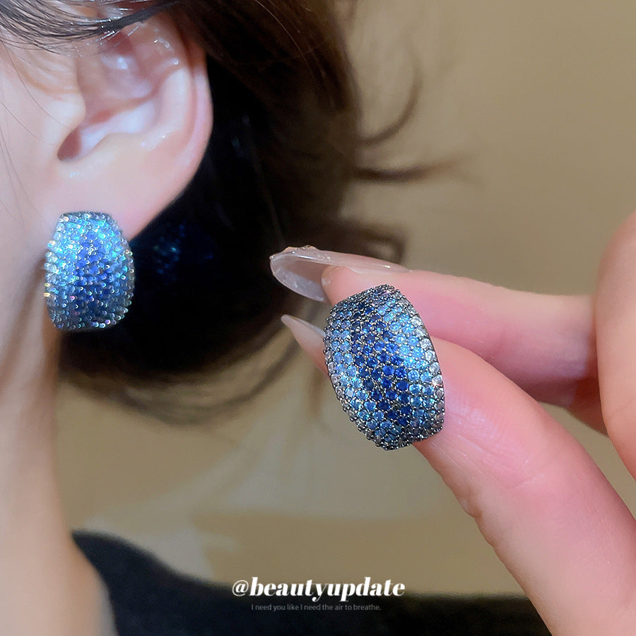 Orecchini a perno geometrici vintage a forma di C in zircone da donna in acciaio inossidabile con base in rame