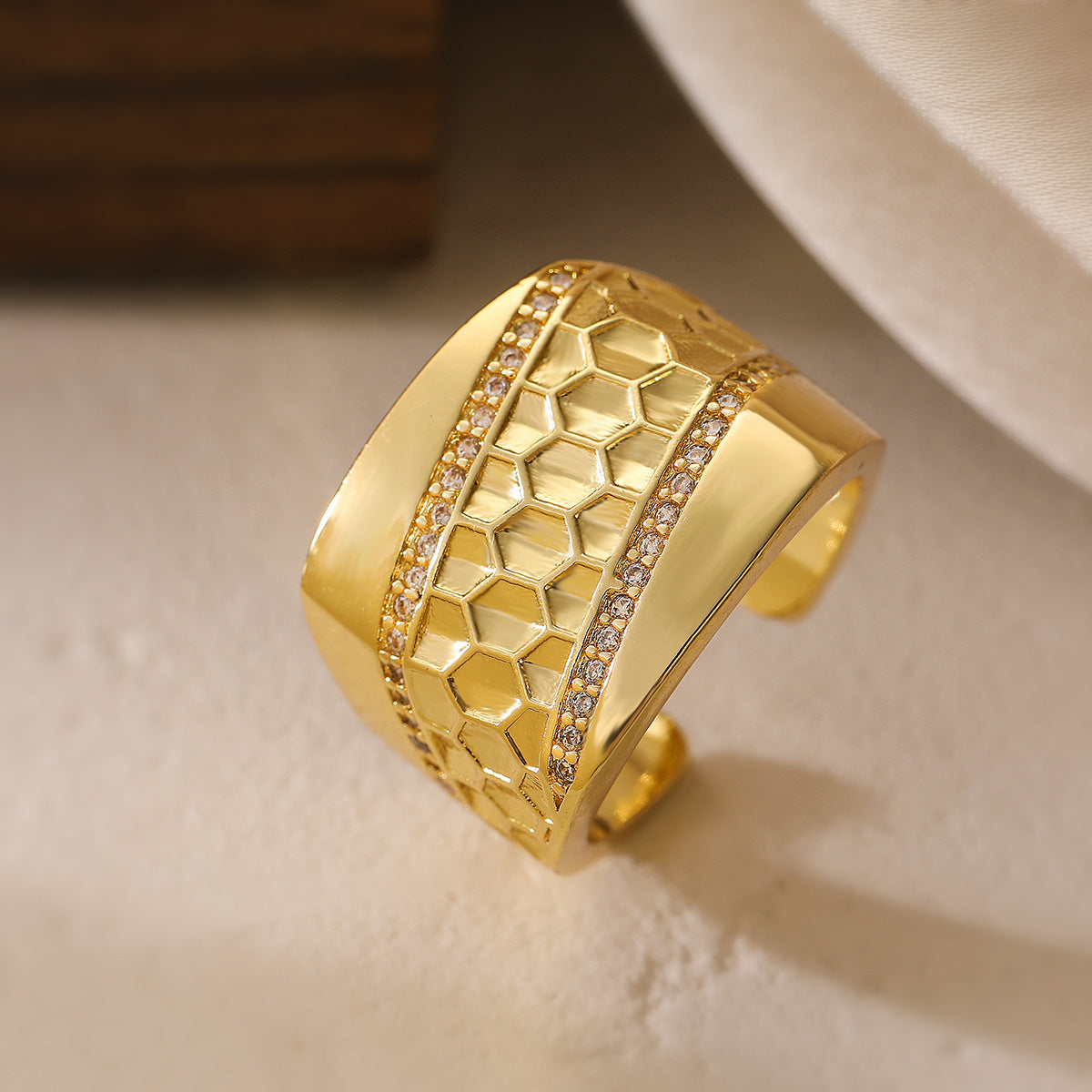 Anello regolabile in rame geometrico minimalista con zirconia micro-pavé da donna