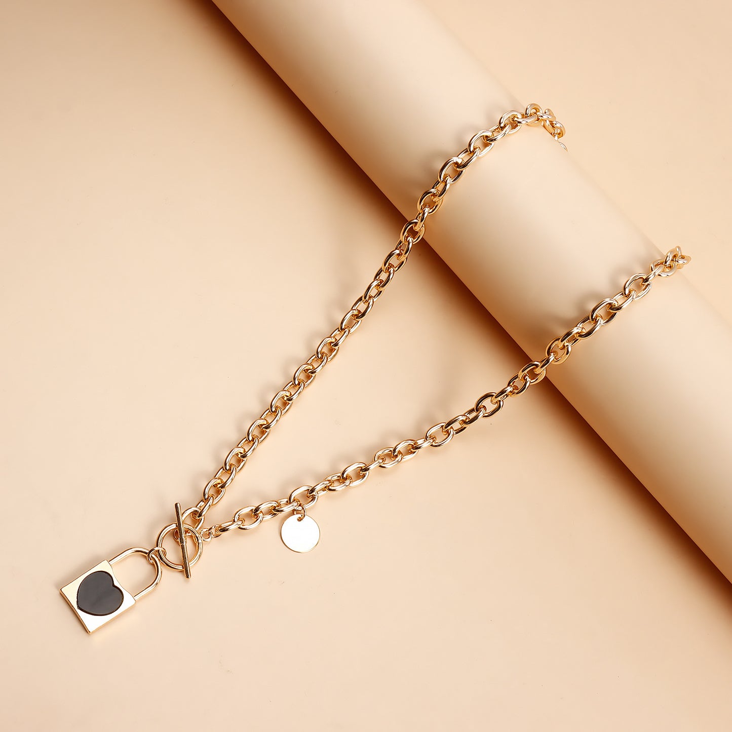 Minimalist Luxury Geometric Black Imitation Mother of Pearl Lock Pendant Aluminum Alloy Chain Necklace for Women