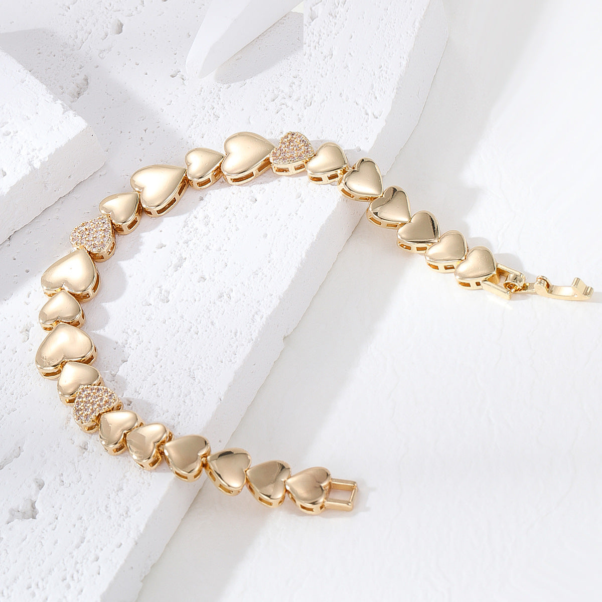 Pulsera de Cobre con Incrustaciones de Circonita en Forma de Corazón Minimalista y Dulce para Mujer