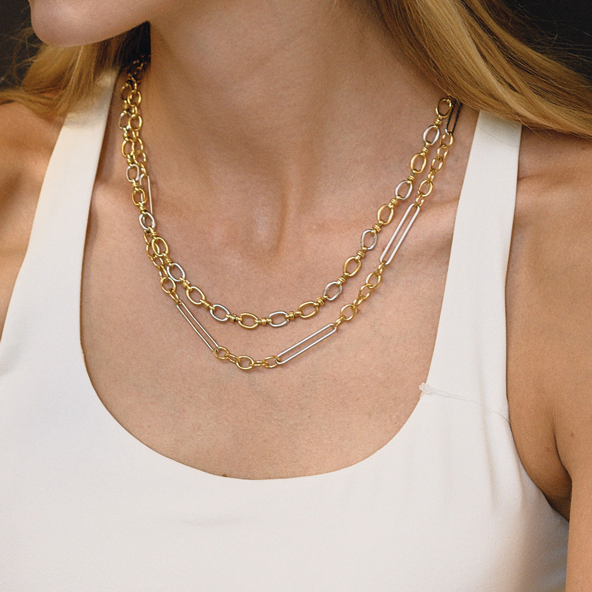 Collana da donna minimalista geometrica placcata in titanio e acciaio, con catena in acciaio inossidabile