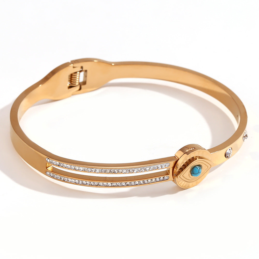 Bracciale minimalista di tendenza in acciaio inossidabile con placcatura in oro 18 carati e ciondolo a forma di occhio di Nazar micro-incastonato su chiusura a molla