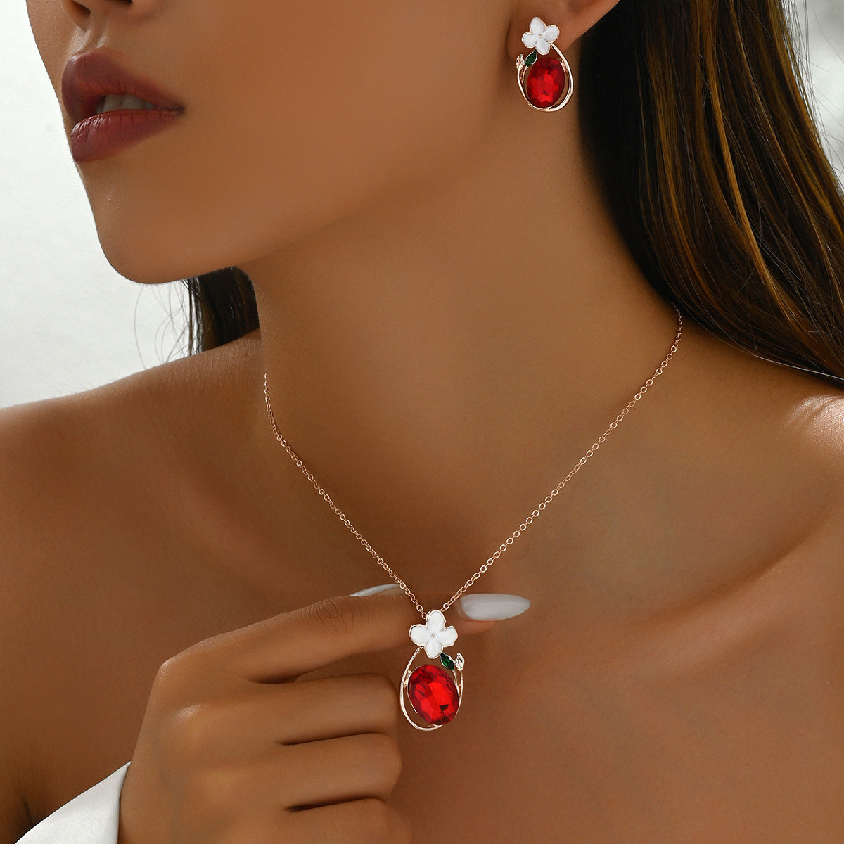 Set di collana e orecchini floreali rustici in rame con intarsi di strass da donna