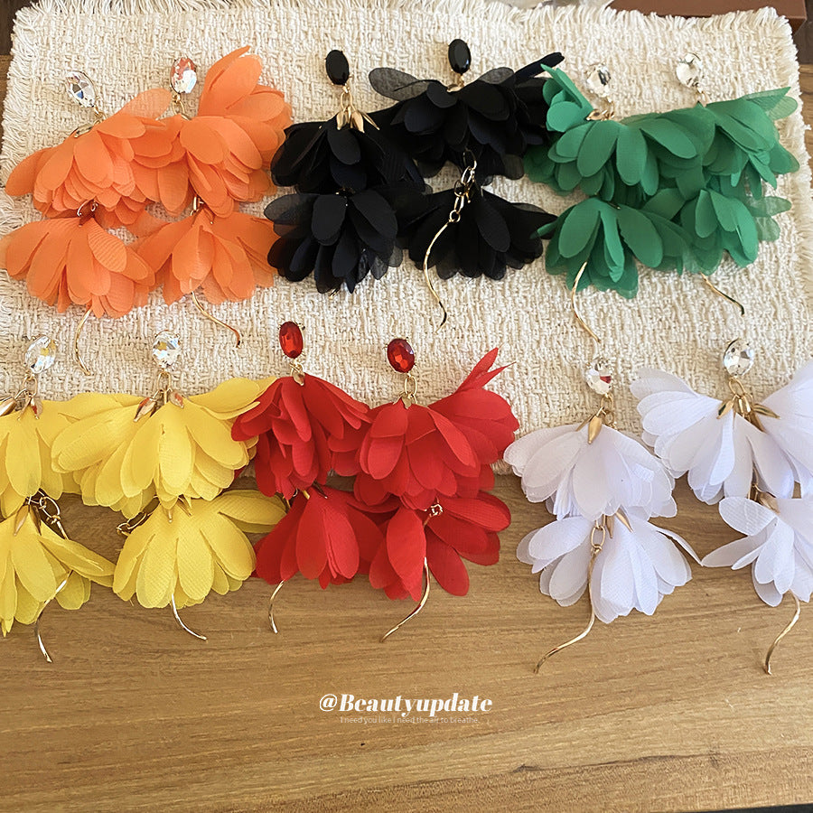 Pendientes de borla florales retro elegantes para mujer con postes de metal y detalles de gasa