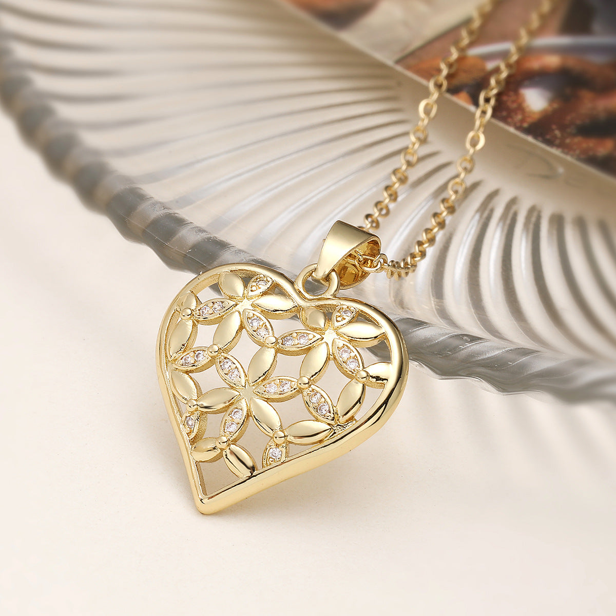 Minimalist Elegant 18K Gold Plated Heart Cubic Zirconia Pendant Necklace for Women