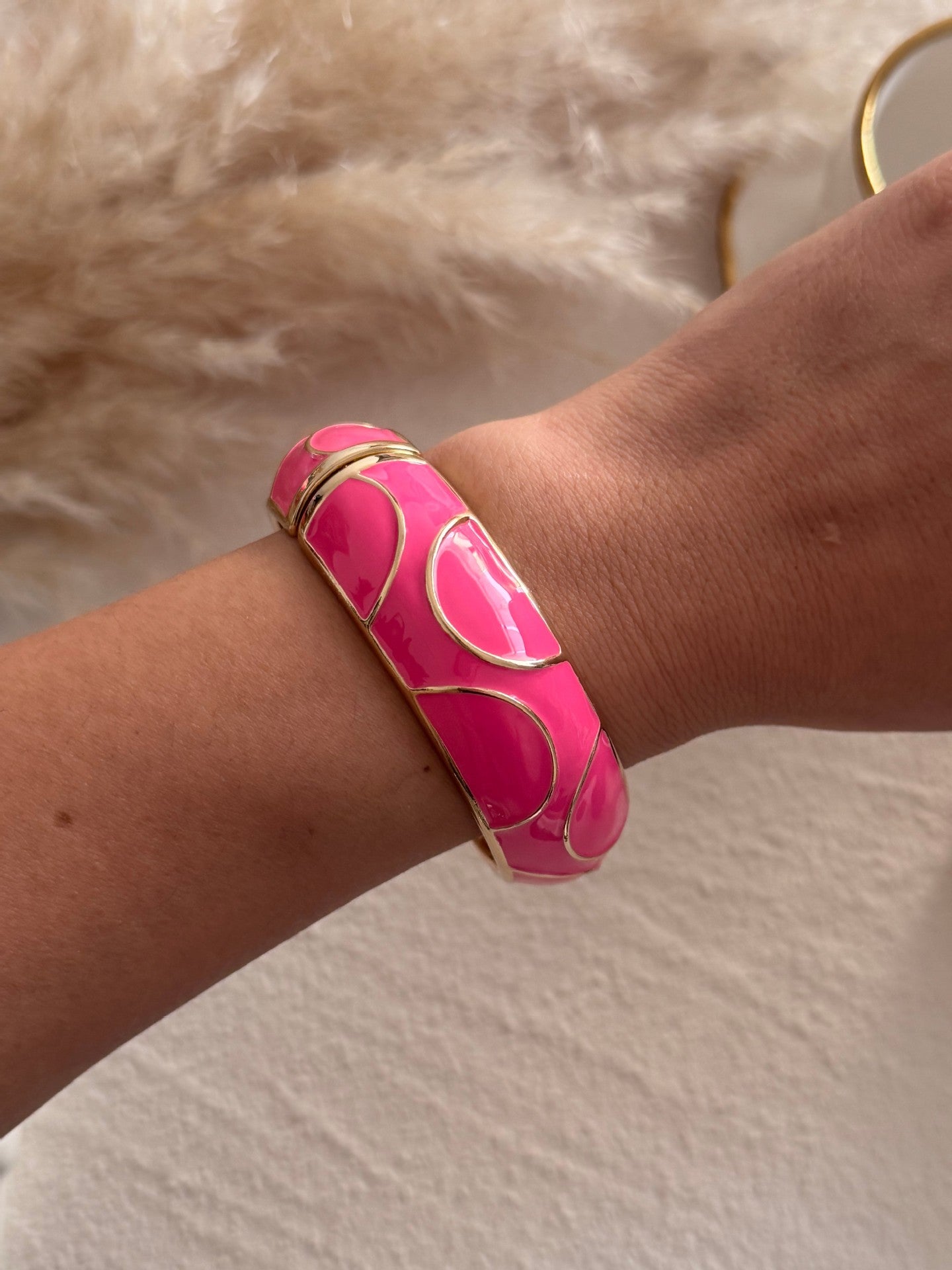 Pulsera redonda geométrica de aleación chapada en esmalte rosa, de lujo para negocios