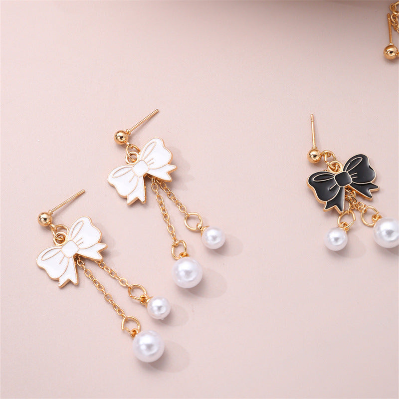 Bonitos aretes de aleación con borla de perlas y lazo de esmalte para niños