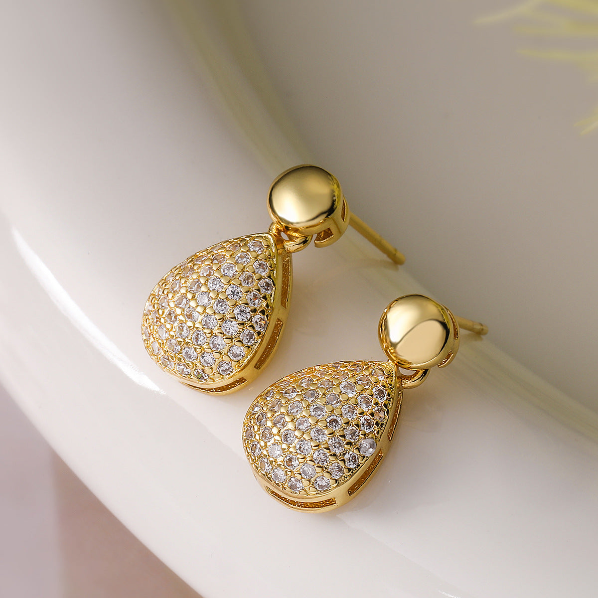 Orecchini pendenti da donna minimalisti geometrici irregolari in rame placcato oro 18 carati e zircone
