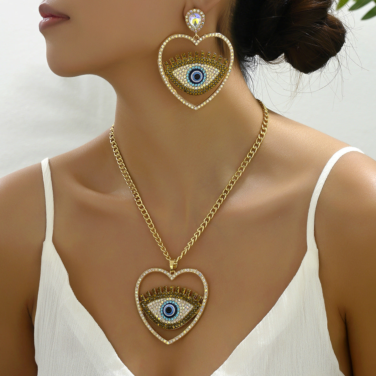 Juego de collar con colgante de ojo turco estilo retro Hip Hop con abalorios de aleación en forma de corazón y campana para mujer