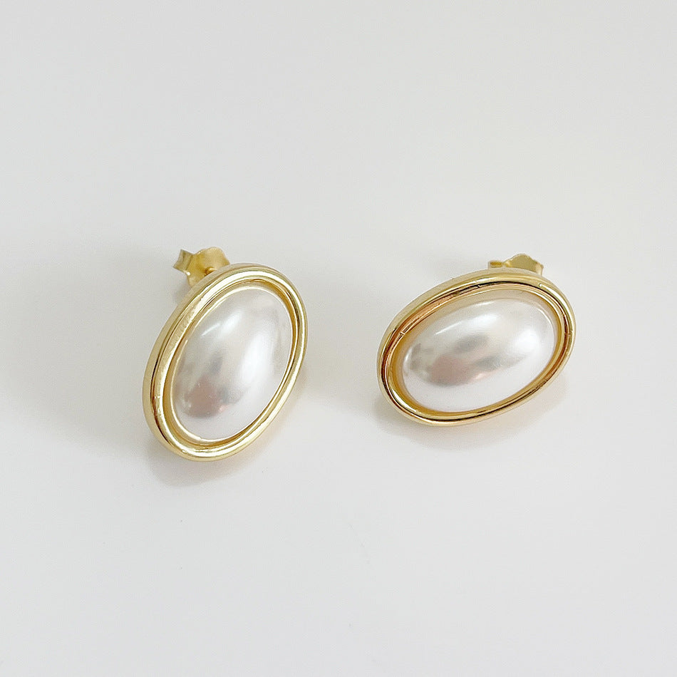 Pendientes minimalistas de plata de ley 925 chapados en oro con incrustaciones de perlas ovaladas en forma de lágrima