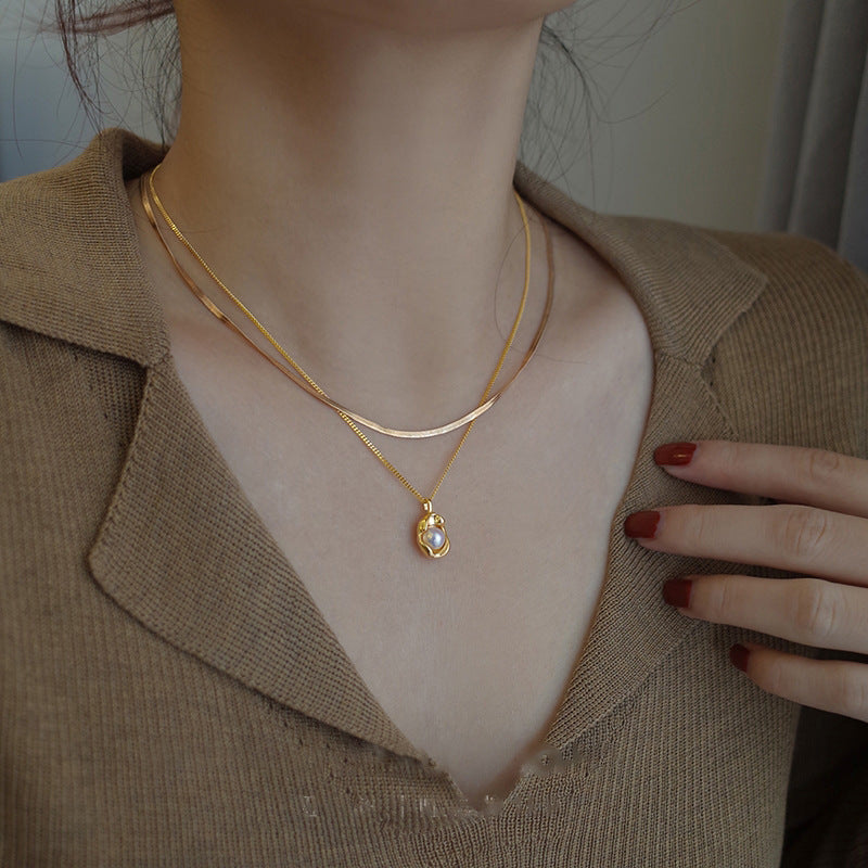 Collar de acero de titanio con colgante de perlas con forma irregular de cacahuete, estilo francés vintage, para mujer, con acabado chapado y diseño delicado de clavícula