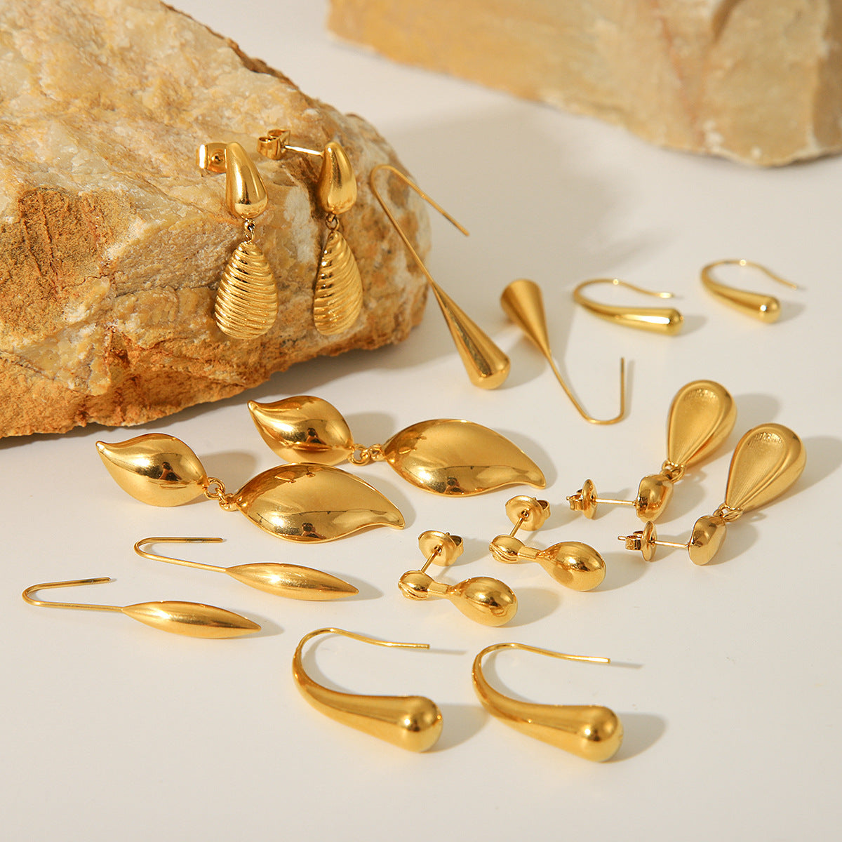 Orecchini da donna geometrici a goccia in acciaio al titanio placcato oro 18K in stile Fashion Ins