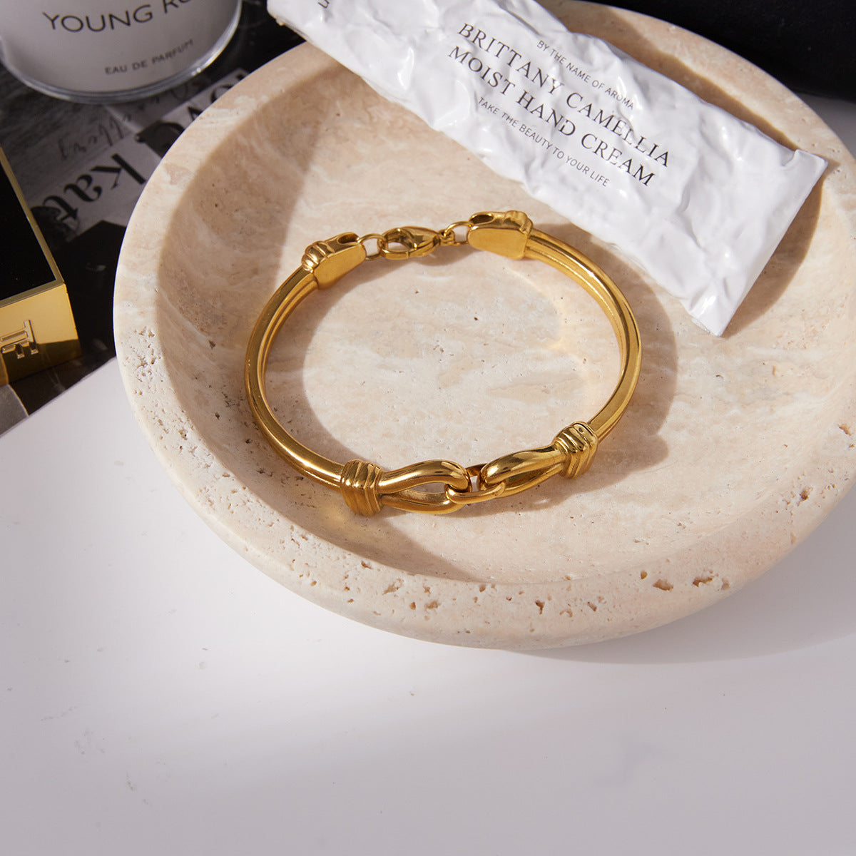Bracciale di lusso da donna in acciaio inossidabile placcato oro 18 carati con chiusura