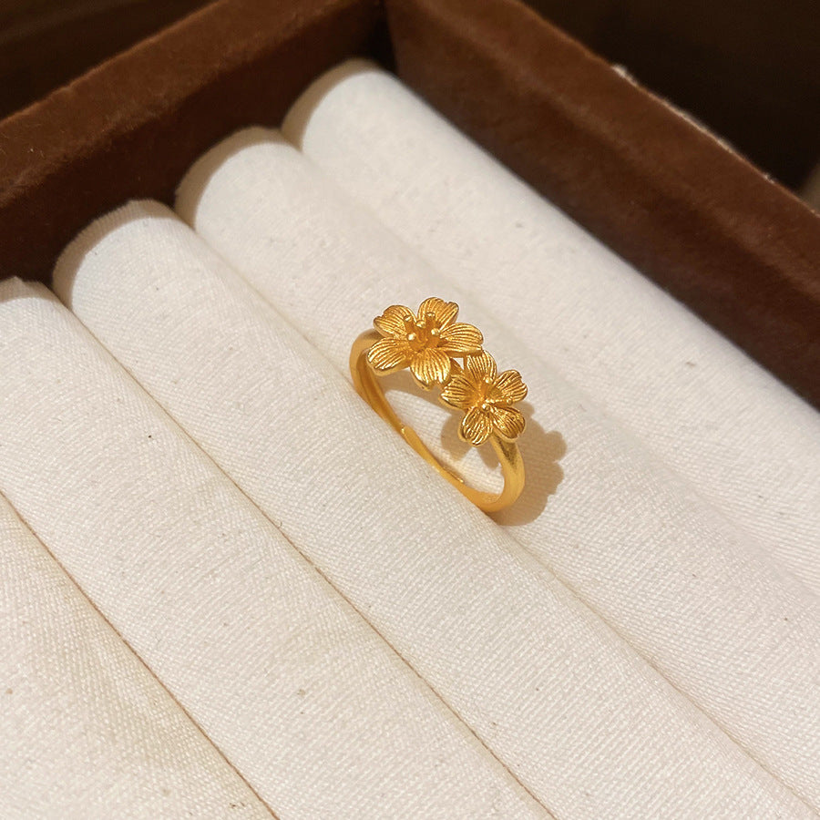 Anello aperto floreale per donna ispirato al vintage in rame con finitura smaltata e accenti di zirconi