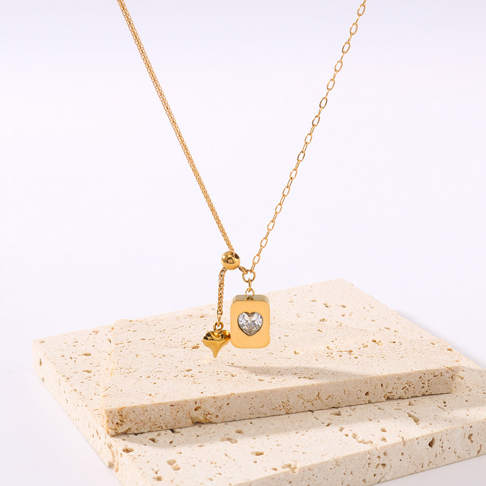 Collana con Pendente a Cuore Minimalista in Acciaio al Titanio con Intarsio in Zirconia Cubica e Placcatura in Oro 18K su Catena O per Donna