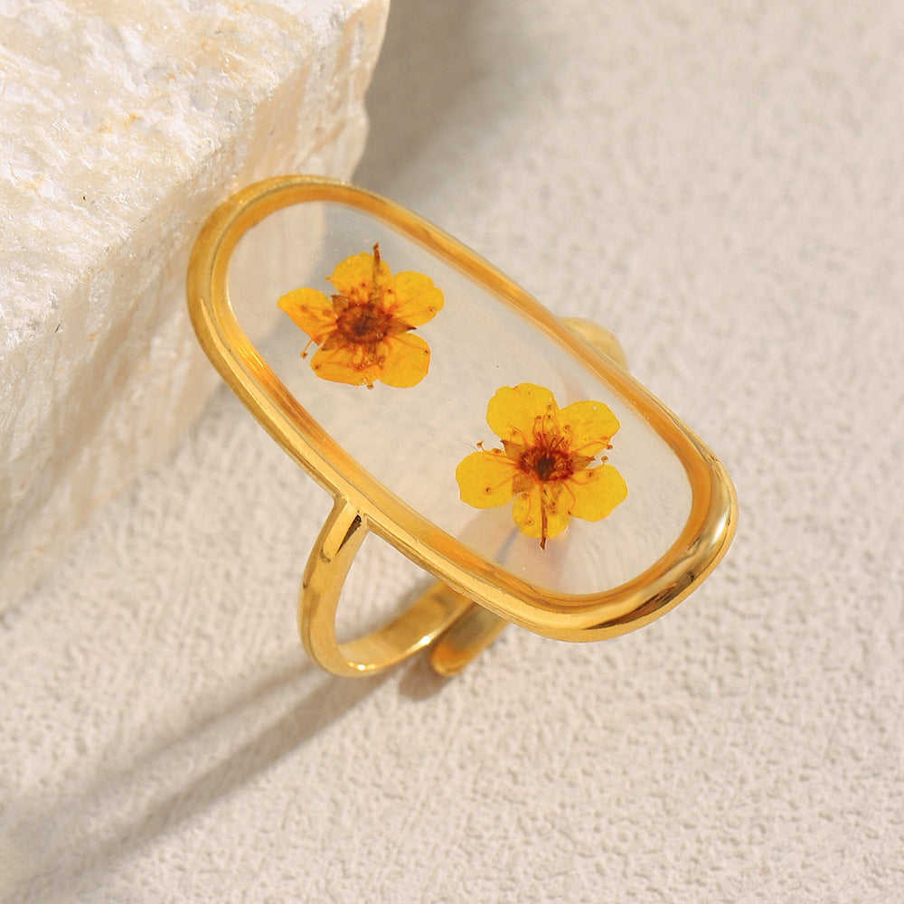 Fashion Minimalist Flower-Shaped Stainless Steel Ring with 18K Gold Plating and Pressed Floral Acrylic Accent