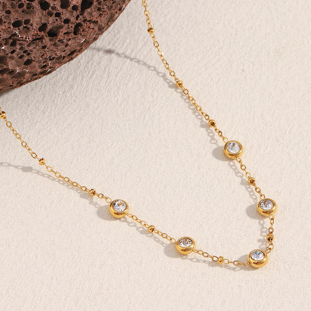 Collana Minimalista in Acciaio Inox con Geometrie, Placcatura in Oro 18K e Zirconi Rotondi da Donna