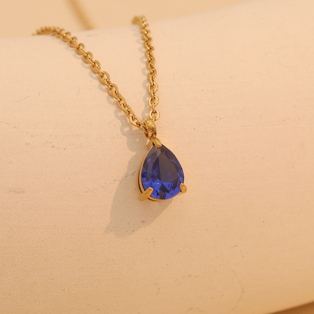 Collana con pendente da donna in acciaio inossidabile a forma di goccia d'acqua, placcata e alla moda
