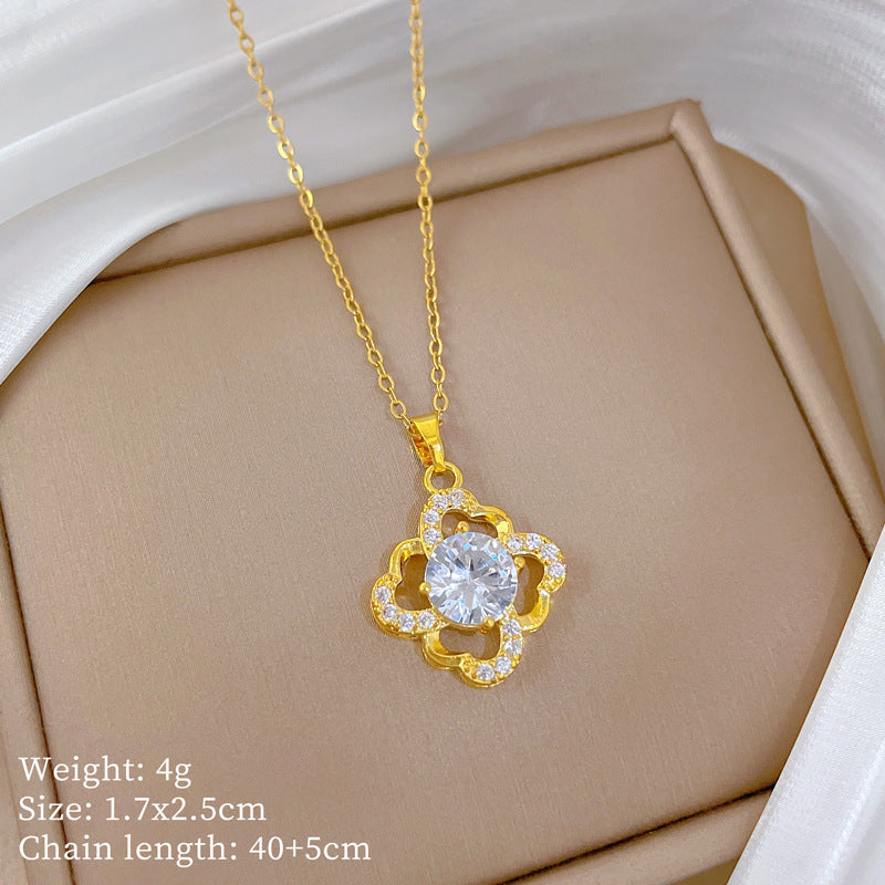 Collana pendente minimalista a quadrifoglio in acciaio al titanio con intarsio di strass su catena a O per donna e uomo