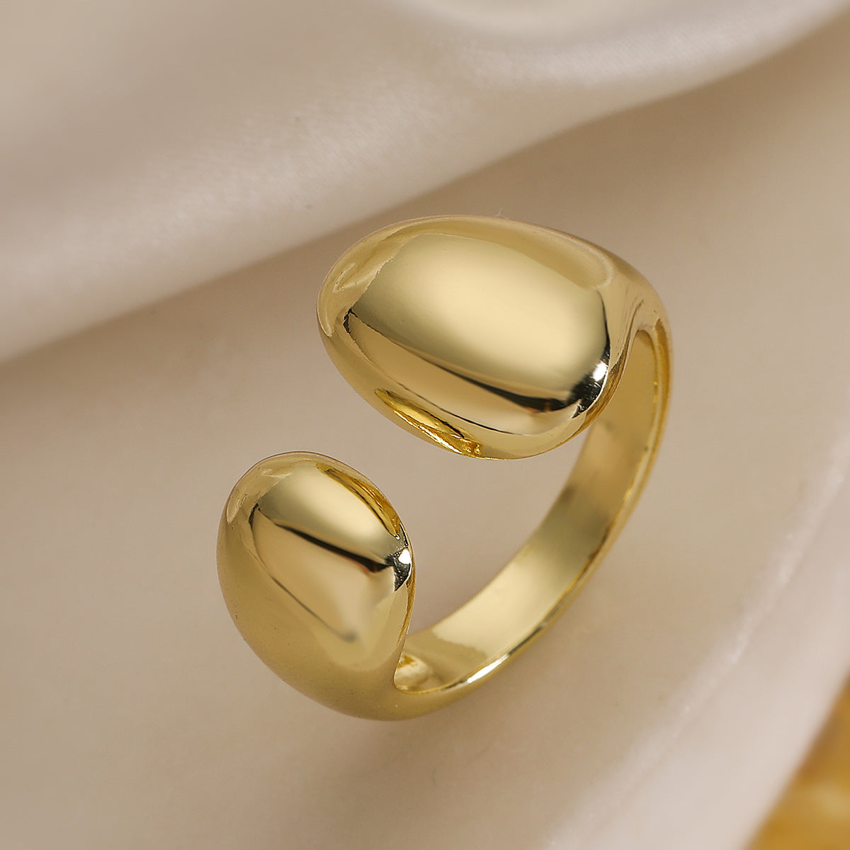 Anello aperto geometrico minimalista da donna in rame placcato oro con finitura liscia
