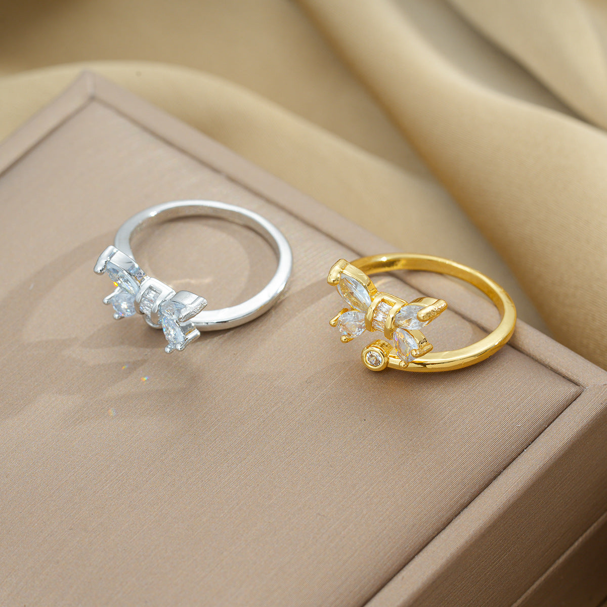 Anello da donna a forma di farfalla in zircone, regolabile, dal design geometrico, in rame placcato oro, elegante e minimalista