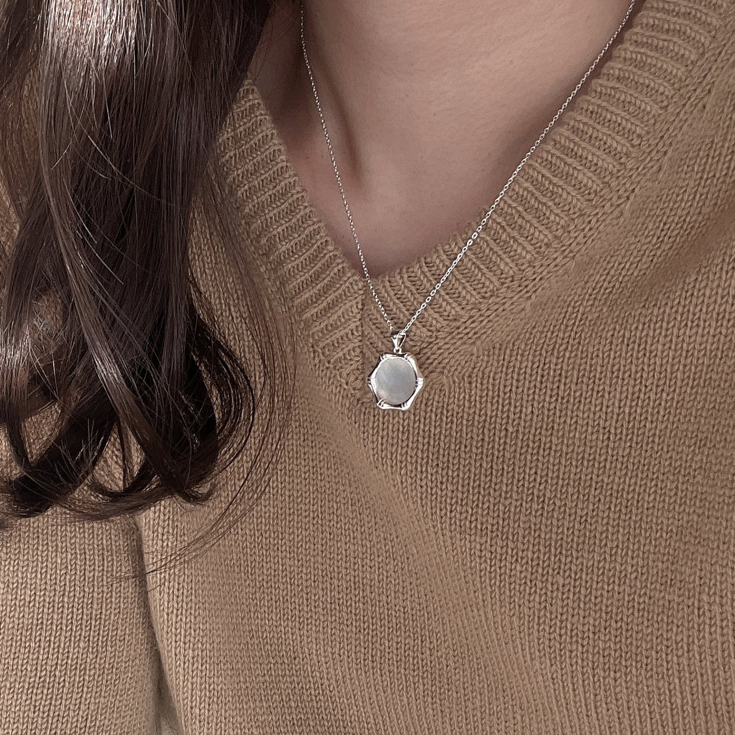 Collar de plata de ley 925 para mujer, estilo natural, con dije de concha minimalista y diseño de bambú