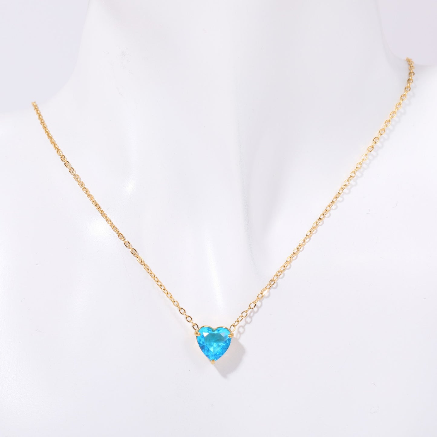 Collana con ciondolo geometrico alla moda in acciaio inossidabile con ciondolo a forma di cuore in pietra portafortuna in acciaio al titanio elettrolitico e catena a O