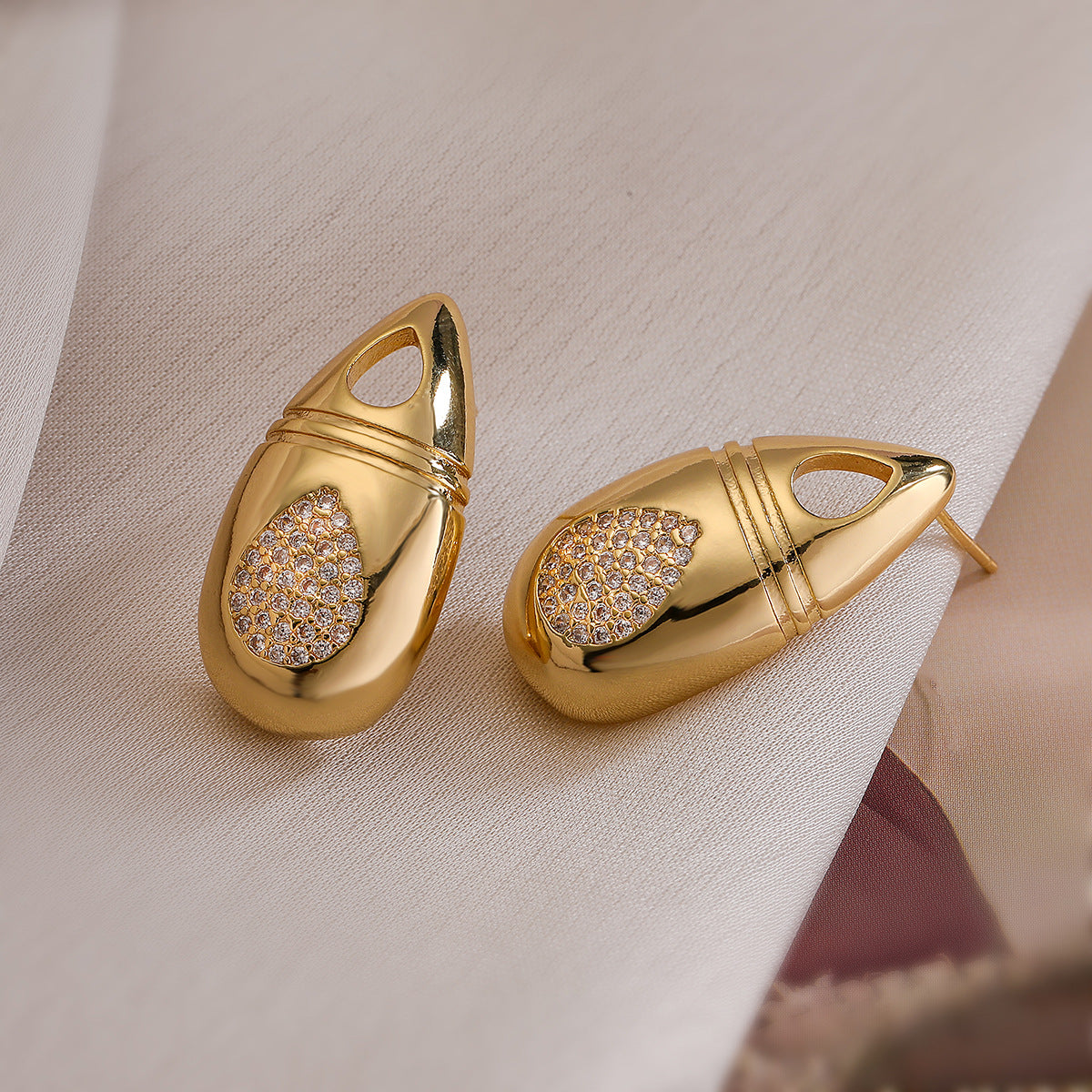 Orecchini pendenti da donna stile vintage geometrici in ottone con placcatura in oro 18K e intarsio in pietra di zircone
