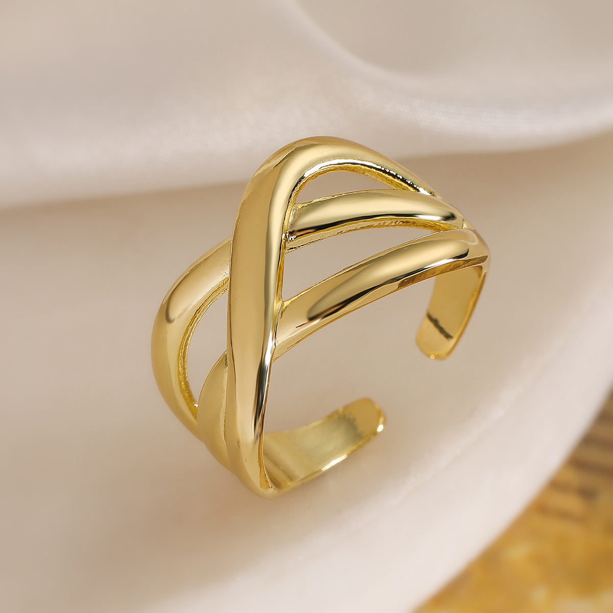 Anello Aperto Geometrico Minimalista da Donna Realizzato in Ottone con Placcatura in Oro 18K Finitura Liscia Accessorio di Moda Versatile