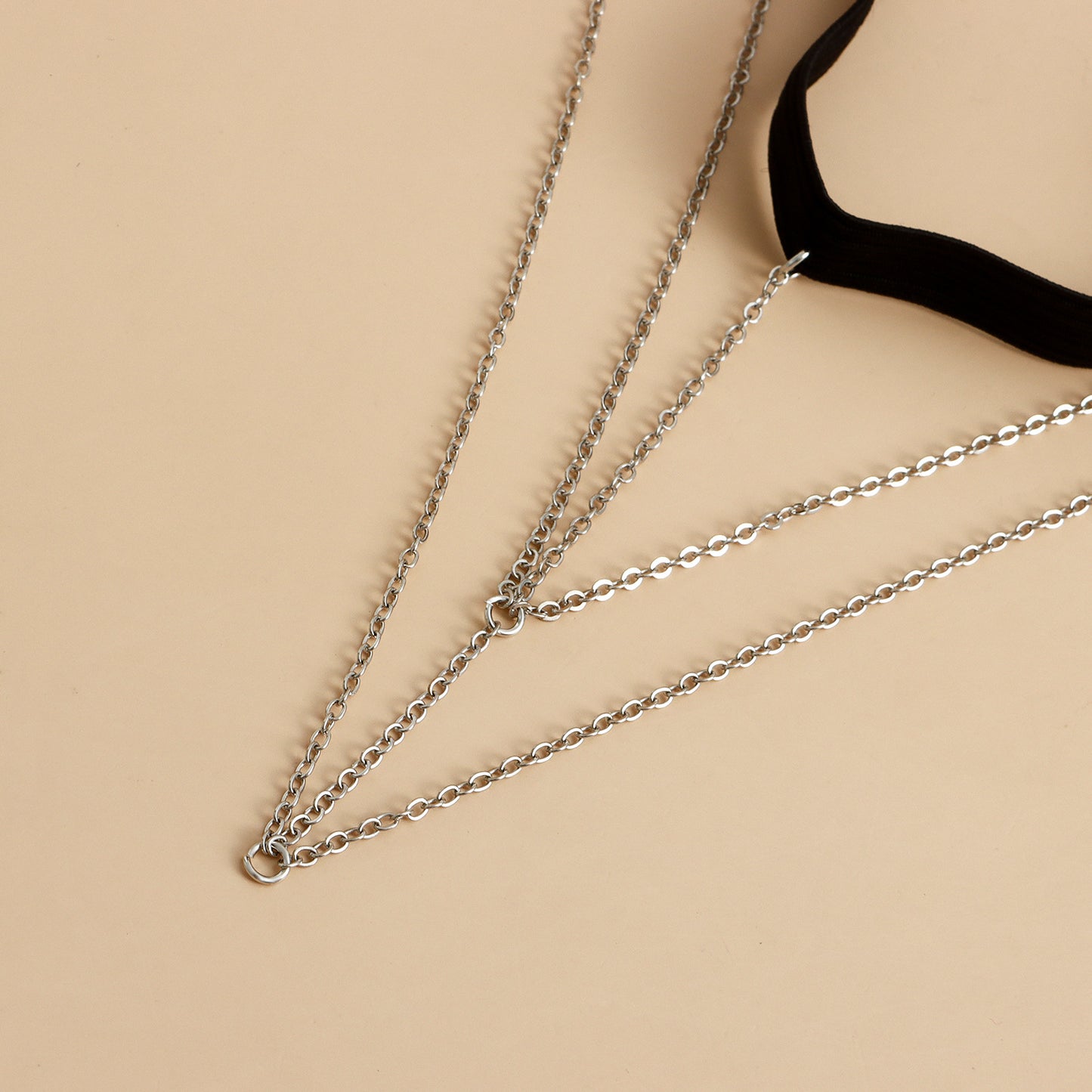 Minimalist Double-Layer Ankle Chain for Women with Geometric Design in Alloy with Elastic Band for Beach and Vacation