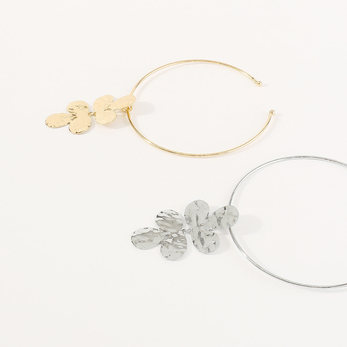 Collar colgante floral y geométrico dulce y atrevido con aleación de hierro galvanizado para mujer