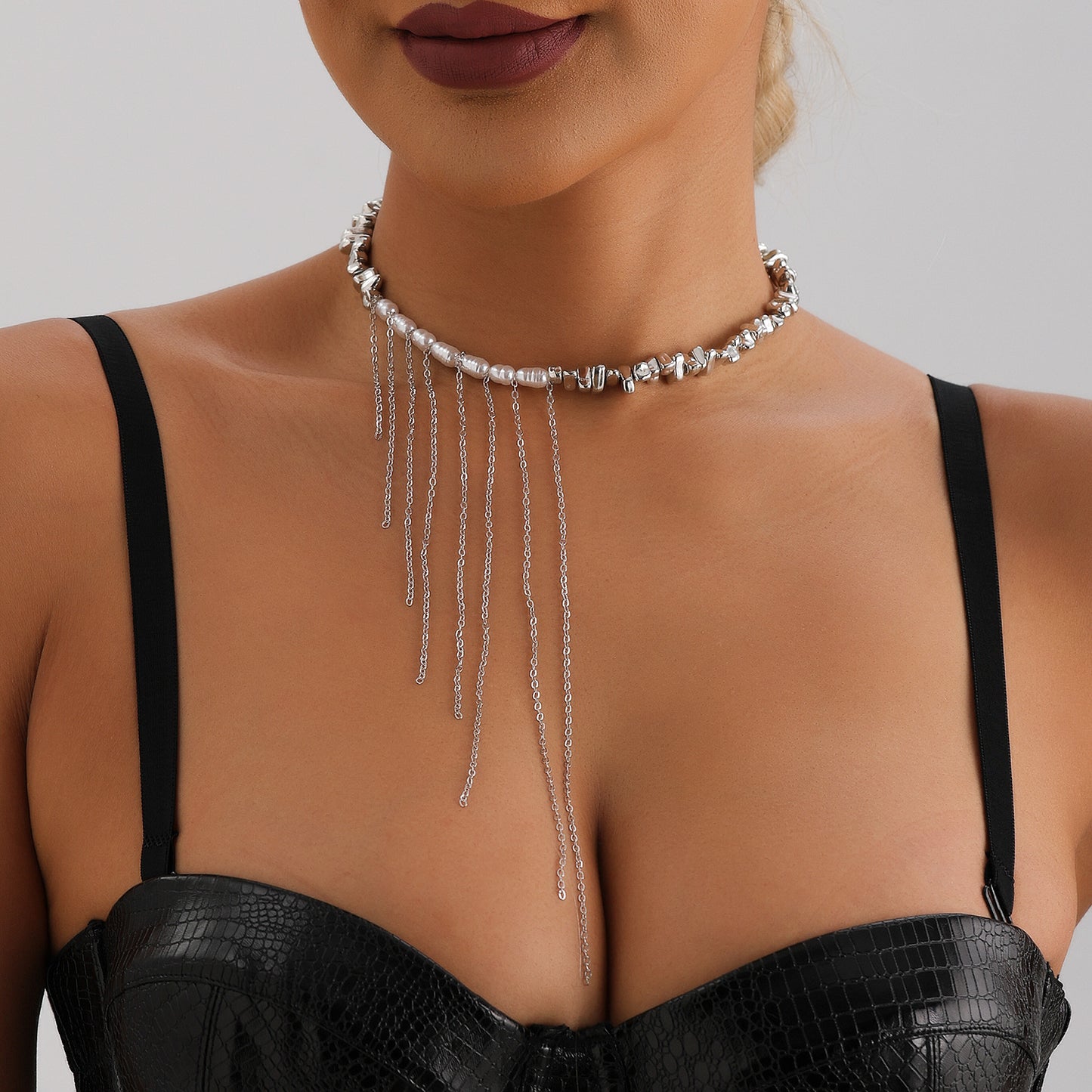 Fashion Minimalist Tassel Asymmetrical Beaded Clavicle Necklace in Geometric Shape with Alloy Pendant and Electroplated Finish