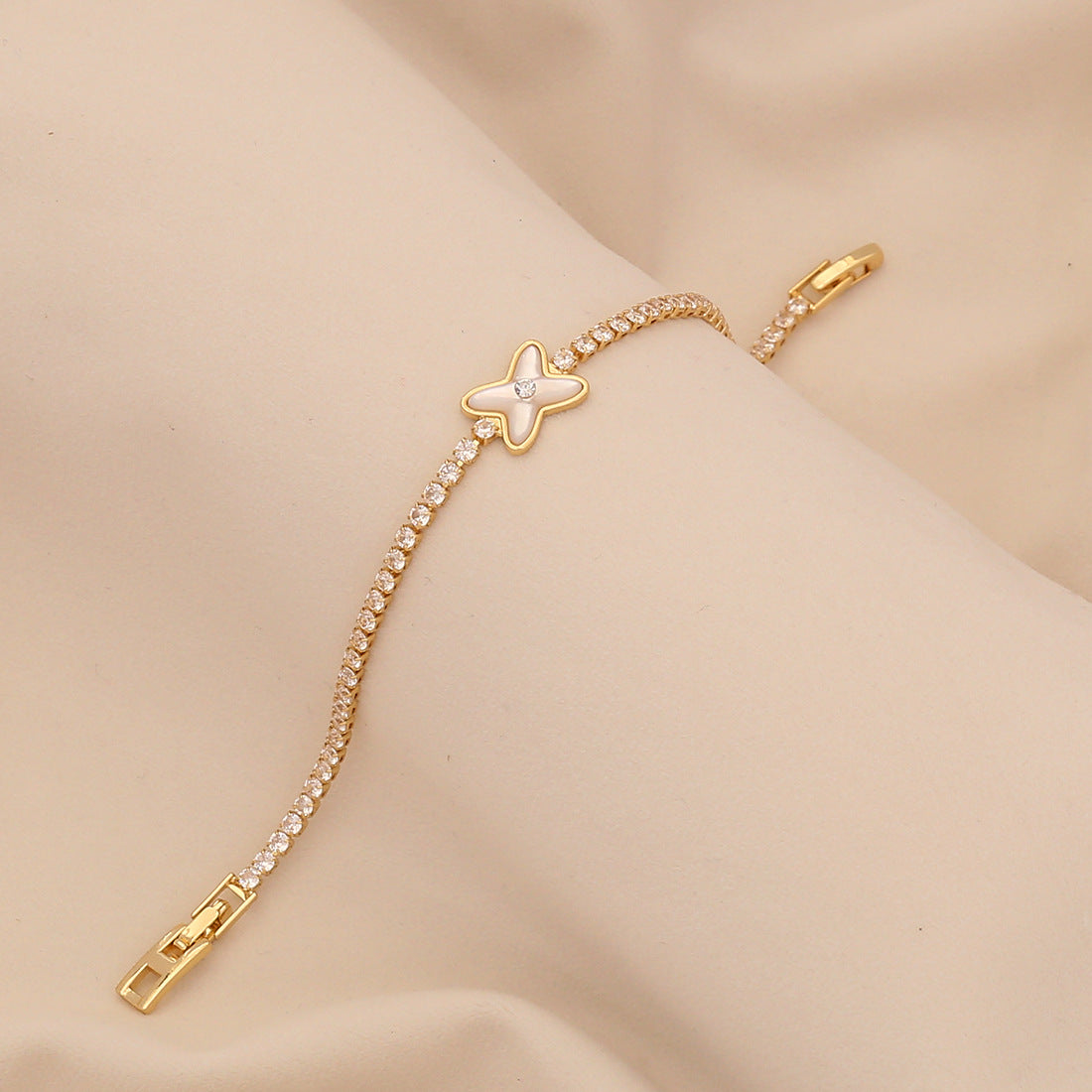 Fashionable Heart-Shaped Plated Copper Bracelet with Zircon Accents for Women