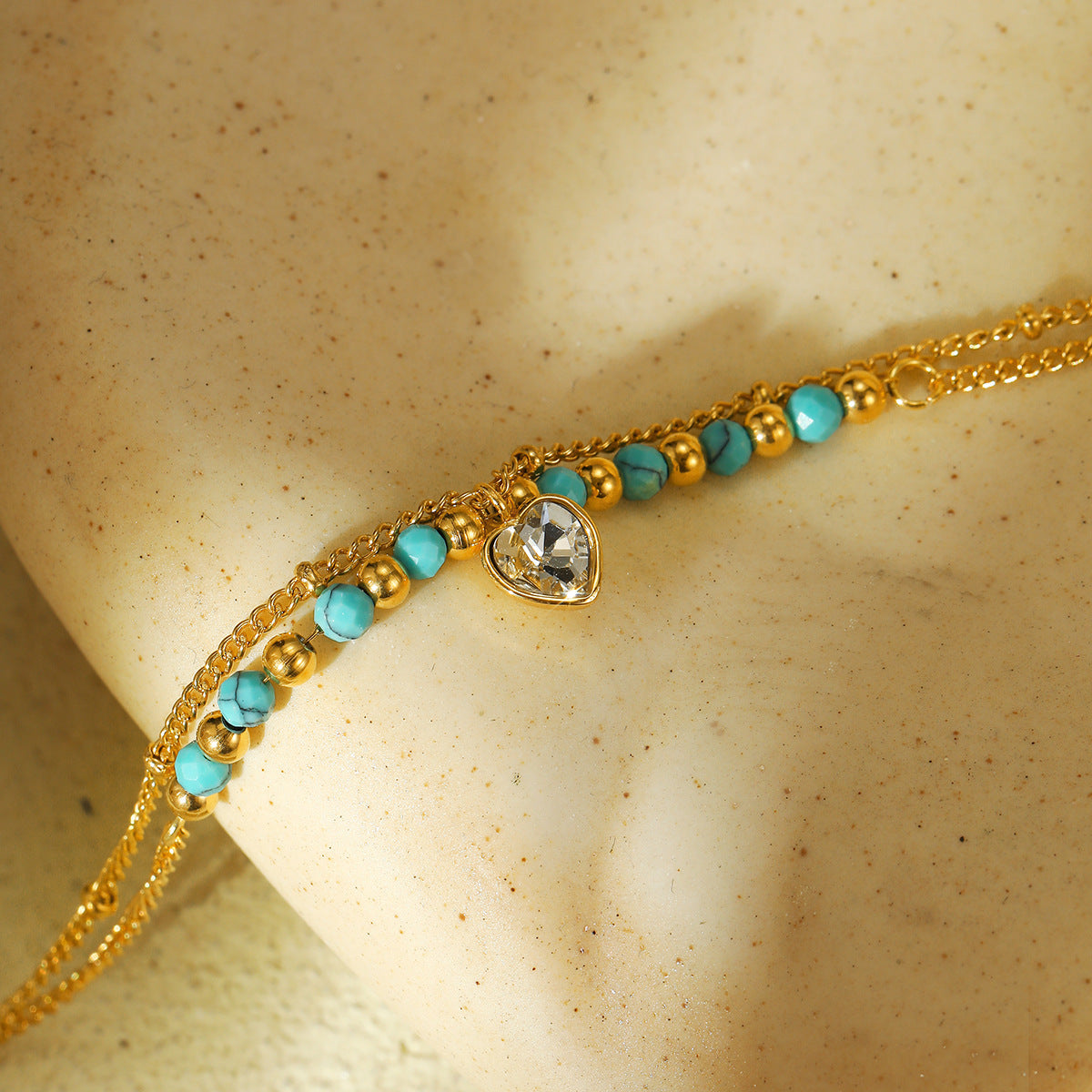 Elegante Bracciale da Donna a Cuore con Pietra Naturale Blu e Zirconi su Catena in Acciaio al Titanio