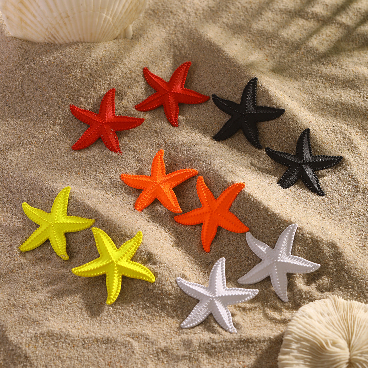 Pendientes de tuerca minimalistas de aleación con forma de estrella texturizada, diseño geométrico y acabado chapado para mujer