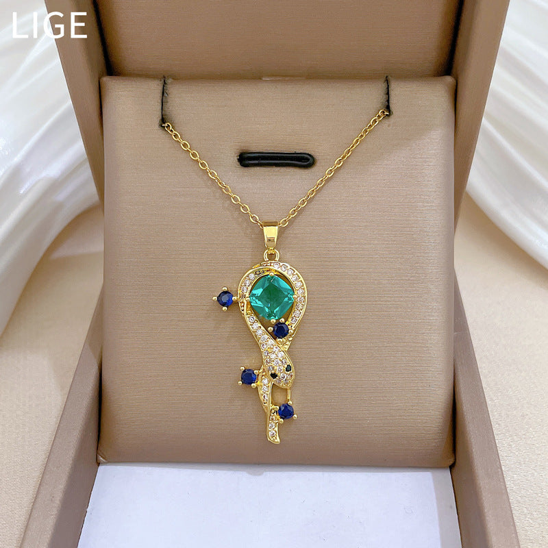Collar con colgante de serpiente estilo vintage en acero de titanio con incrustaciones de diamantes de imitación para mujer y hombre, delicada cadena para clavícula