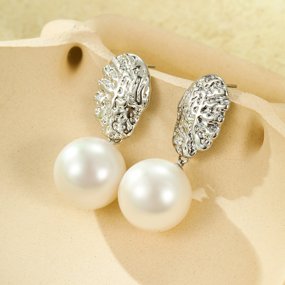 Orecchini a perno da donna in acciaio inossidabile con perle, stile geometrico e finitura placcata, ispirati al vintage
