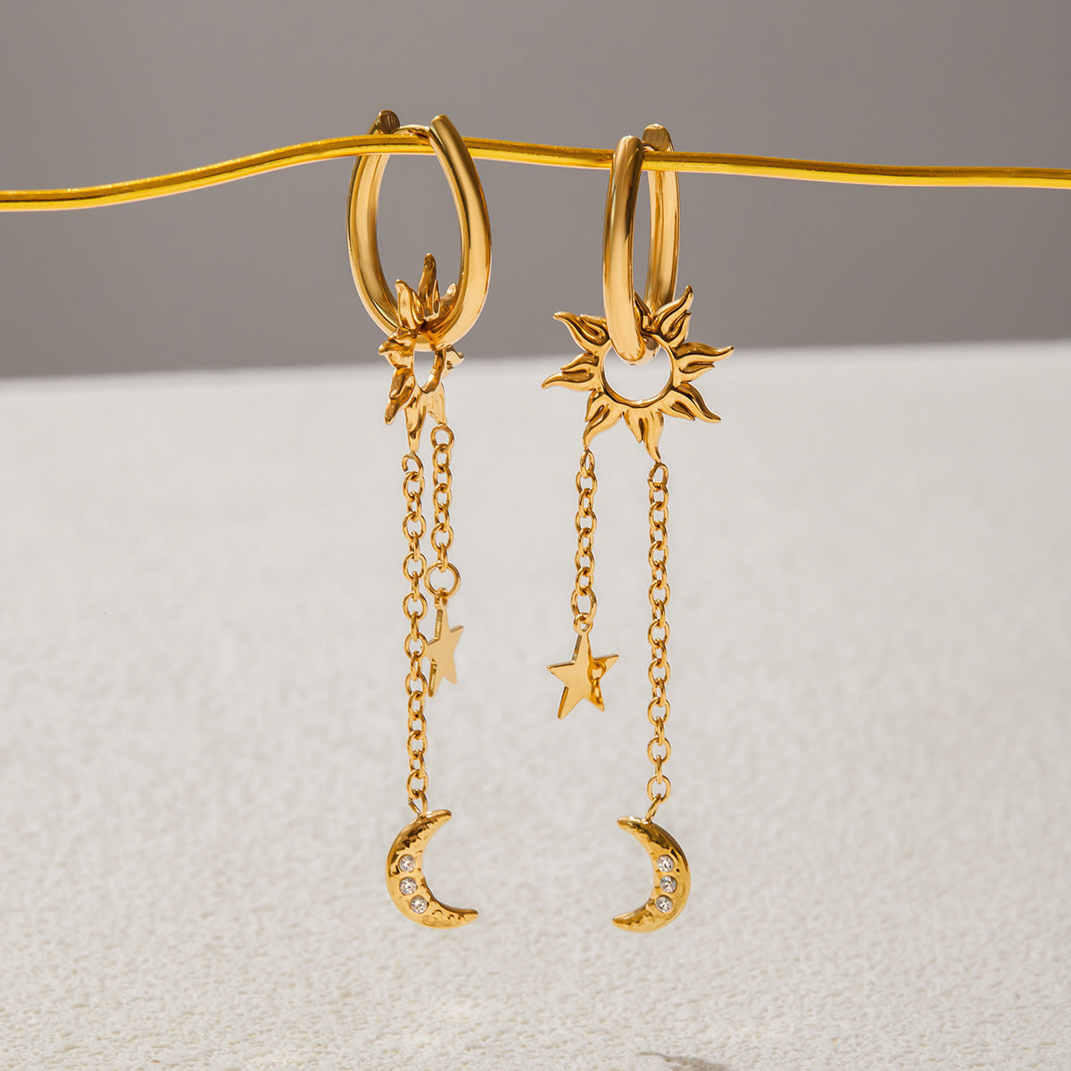 Orecchini Pendenti Geometrici di Lusso a Sole e Luna in Acciaio Inossidabile con Placcatura Sottovuoto da Donna