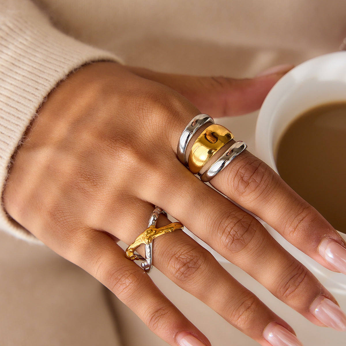 Anello Geometrico in Acciaio Inossidabile con Placcatura PVD in Oro 18K da Donna, Accessorio di Lusso Minimalista alla Moda