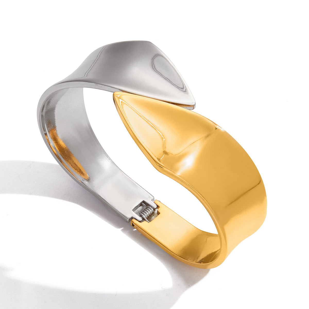 Pulsera minimalista geométrica de acero de titanio con resorte y acabado chapado para mujeres y hombres