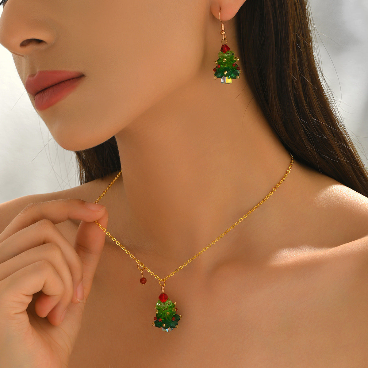Set collana e orecchini a pendente con albero di Natale geometrico da donna in lega di zinco con intarsi in cristallo, gioielli alla moda per tutti i giorni