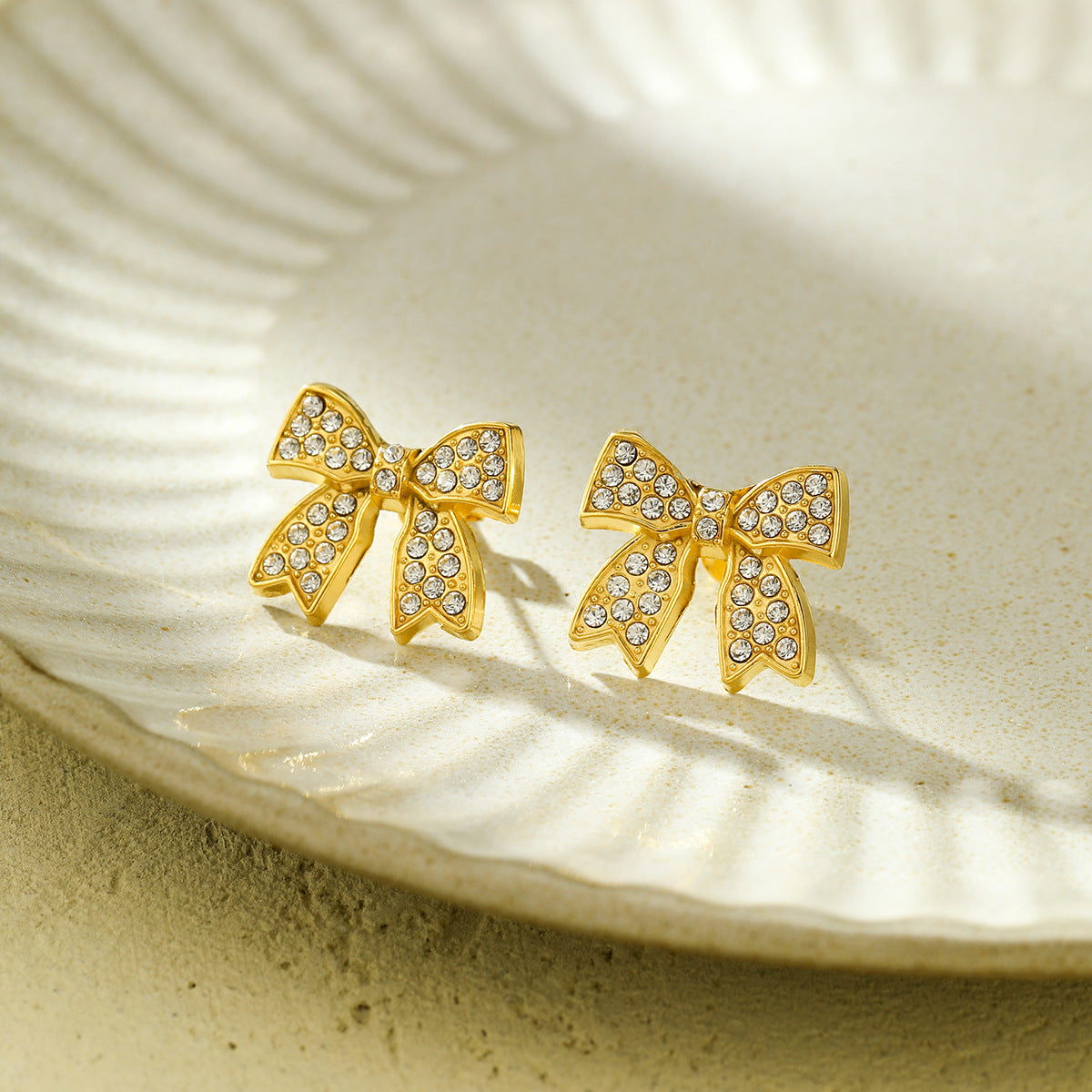 Pendientes de nudo de lazo con diamantes de imitación de acero inoxidable bañados en oro de 18 quilates de estilo vintage para mujer