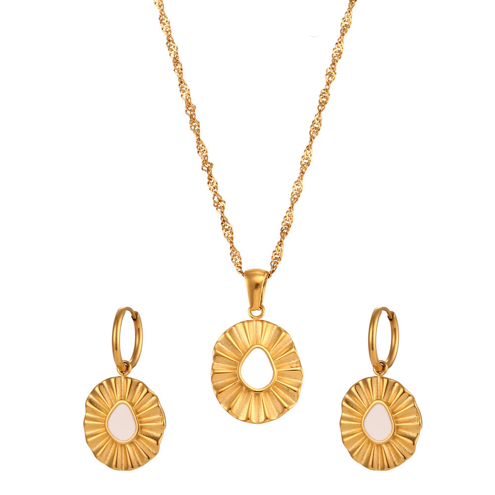 Minimalist Retro Sunflower Pendant Necklace in Stainless Steel with Wavy Chain and Enamel Detail for Women