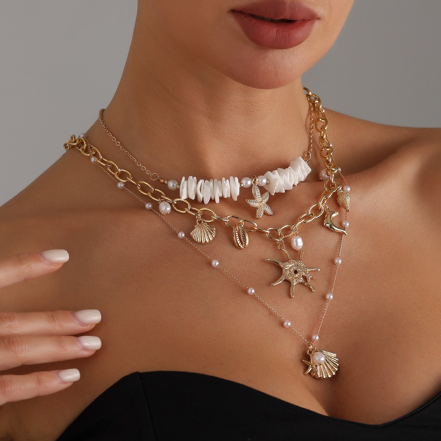 Collar de aleación con colgante de estrella de mar geométrica de moda con acabado chapado para mujer, estilo de vacaciones de verano en la playa
