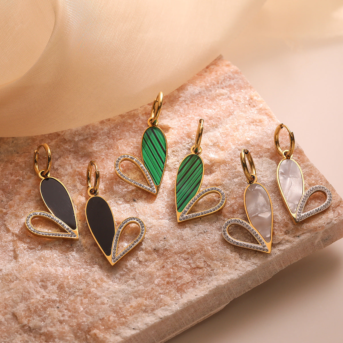 Vintage-Style Heart-Shaped Titanium Steel Earrings with Gold Plating, Minimalist Geometric Design, Fashionable Everyday Wear