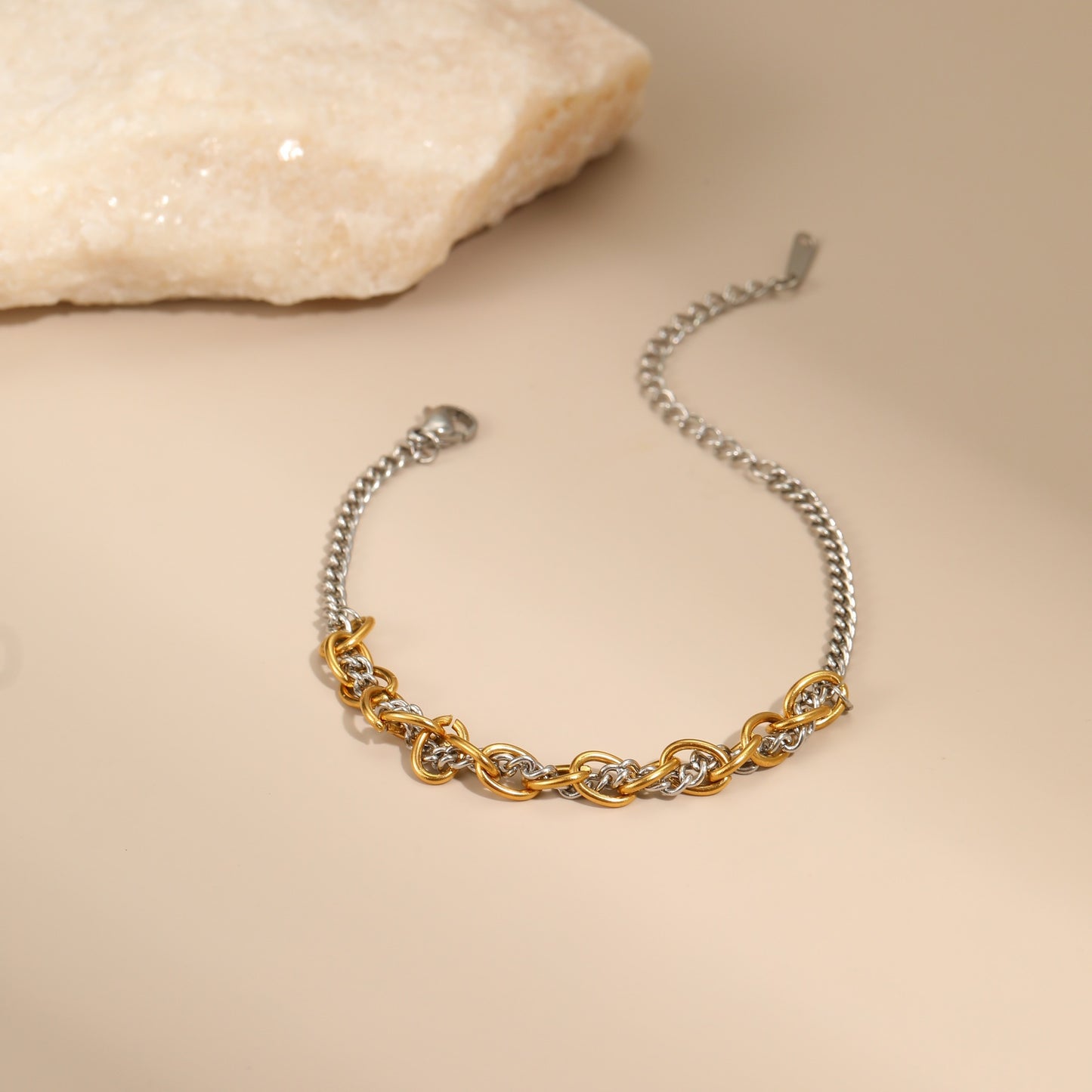 Collar geométrico de acero inoxidable a la moda con acabado chapado en oro de 18 quilates y plata para mujer